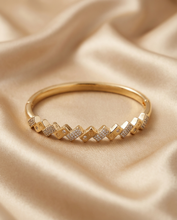 Diamond-Shaped Link Gold Bangle