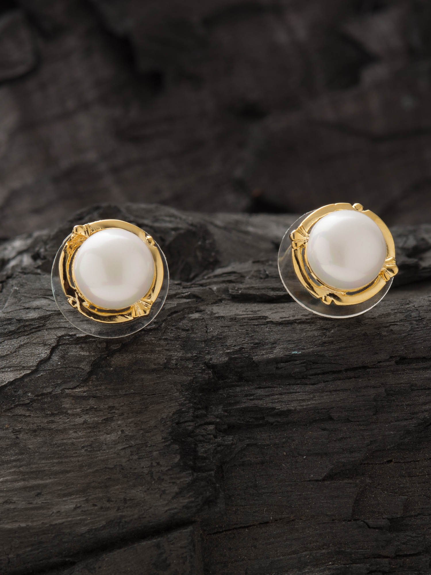 Michelle Pearl 14k Yellow Gold Stud Earrings in White Pearl | Kendra Scott