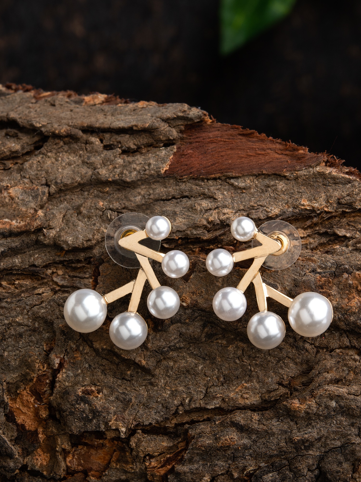 Ear studs with white zirconia stones | THOMAS SABO